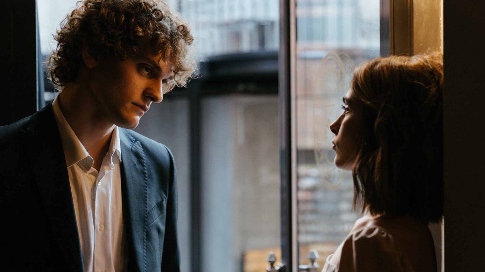 Key Traits to Identify Manipulative People